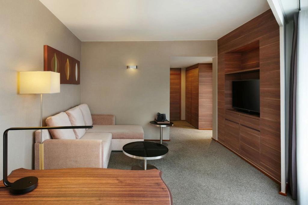 
One-Bedroom Suite with One King Bed
