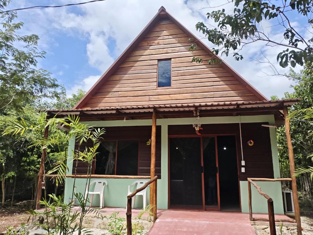 Budova, kde se chata nachází