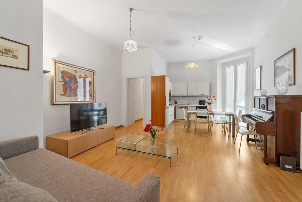 Central Milan Apartment - 10 min Duomo