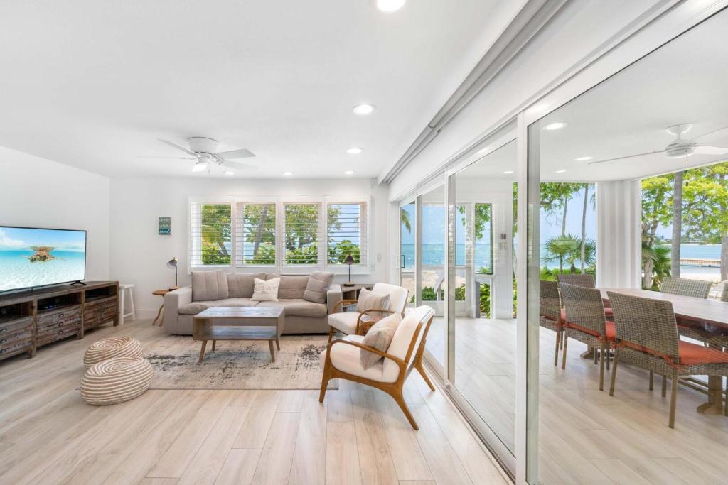 Photo de la galerie de l'établissement Gardens of the Kai 6 by Grand Cayman Villas, à Driftwood Village