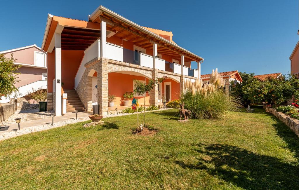 a house with a lawn in front of it at One-Bedroom Apartment In Podgradina in Islam Grčki