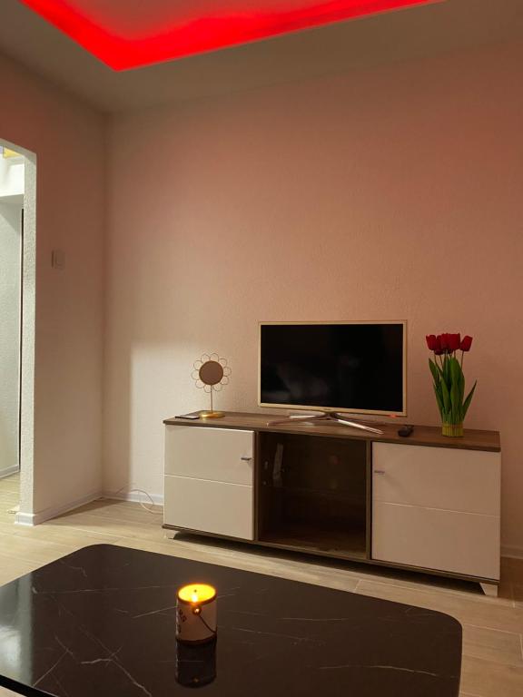 Μια τηλεόραση ή/και κέντρο ψυχαγωγίας στο Elyisian Home