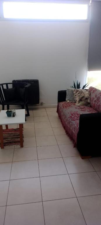a living room with a bed and a table at Departamento luminoso amplio in San Antonio de Areco