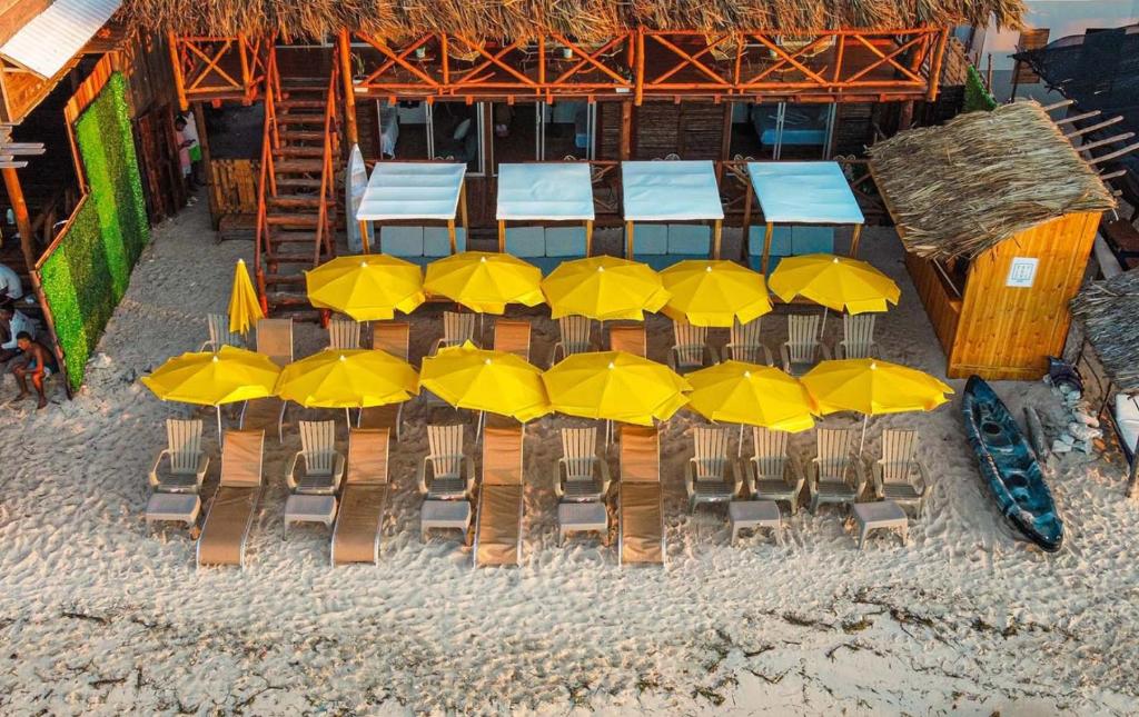 an overhead view of a group of chairs and umbrellas at Soy Local Barú in Baru