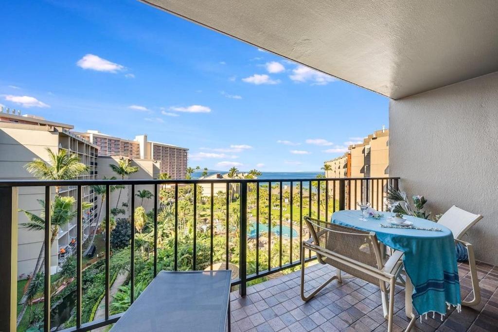 Μπαλκόνι ή βεράντα στο Kaanapali Shores 725 · KS 725 2BD in BeachFront Resort w Ocean V