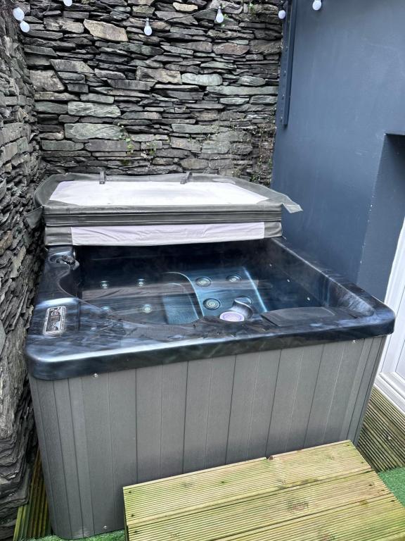 a jacuzziificialificialificialificialificialificialificialificialificialificialificial at Abbys Cottage in Windermere