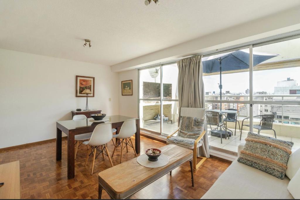 Χώρος καθιστικού στο Apartamento en pocitos de 1 dormitorio con parrillero