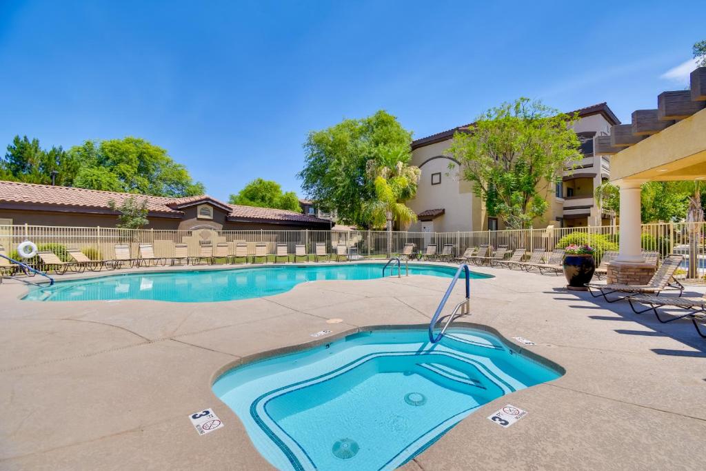 a swimming pool in the middle of a courtyard at 8 Mi to Tonto Natl Forest Modern Condo in Mesa! in Mesa