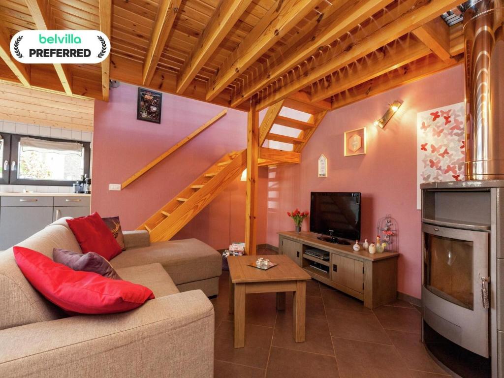 Μια τηλεόραση ή/και κέντρο ψυχαγωγίας στο La Roche Cozy Forest Escape