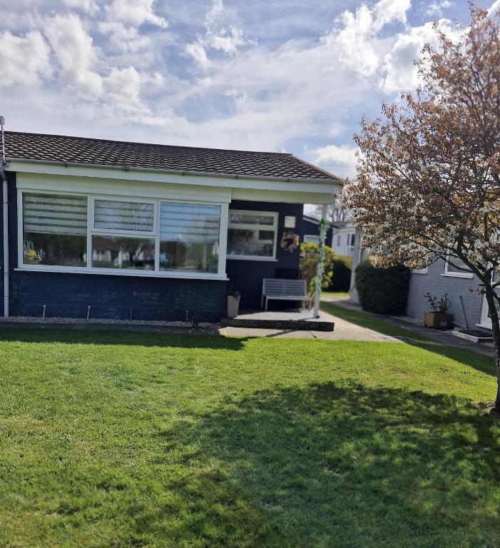 Modern Newly Renovated Home on the Broads 4