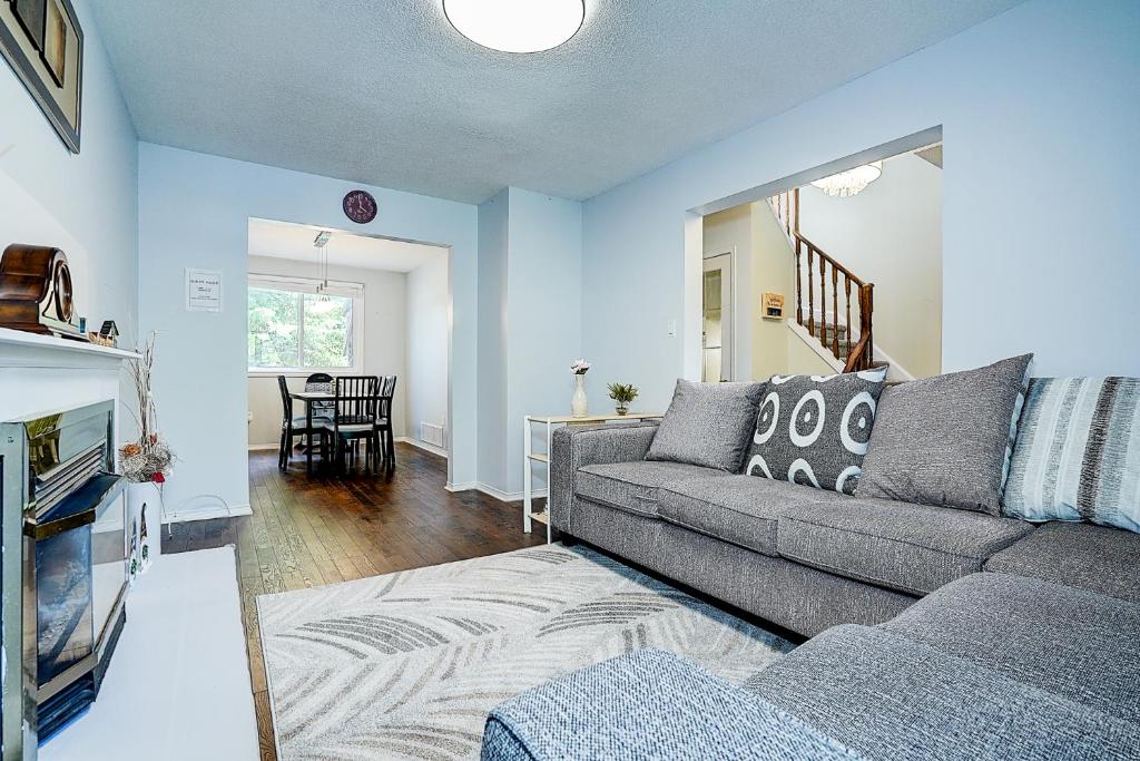 a living room with a couch and a tv at Winter Family Retreat-Snow Play & Ski Hills Nearby in Barrie