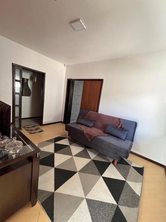 a living room with a couch and a checkered floor at Casa em Blumenau in Blumenau