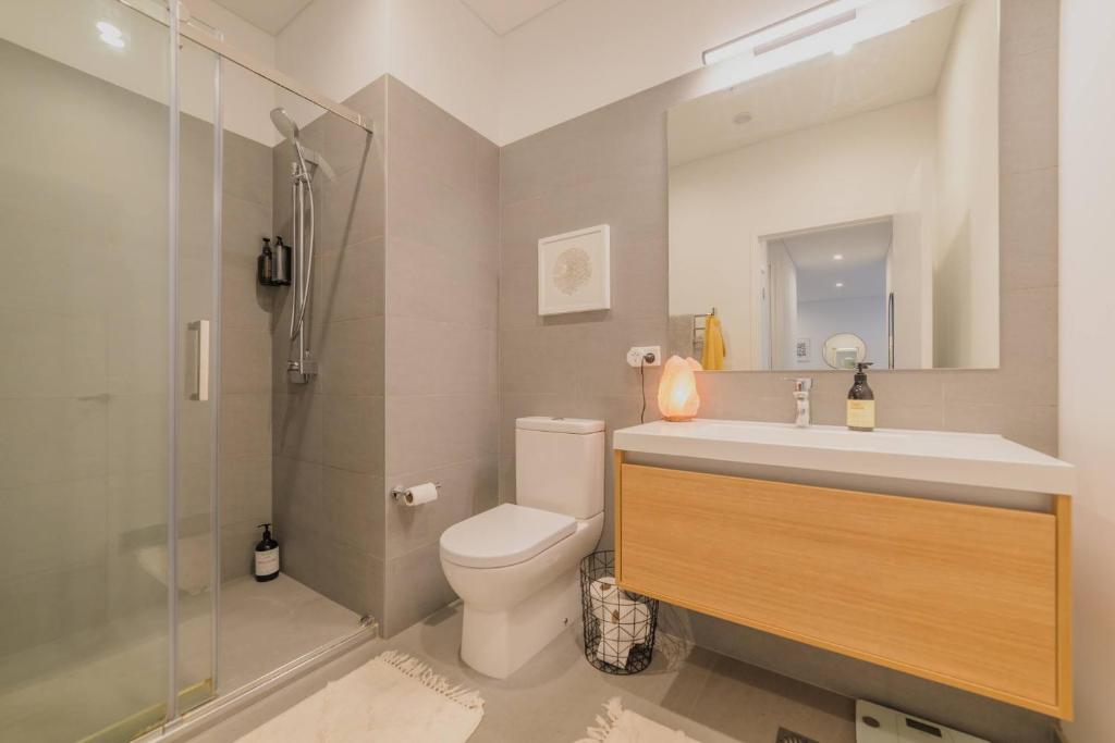 2BR City Escape on Welles Street - Resim 8