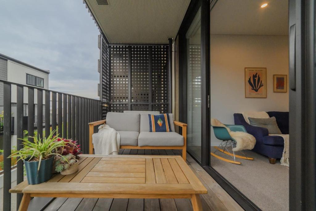 2BR City Escape on Welles Street - Resim 9