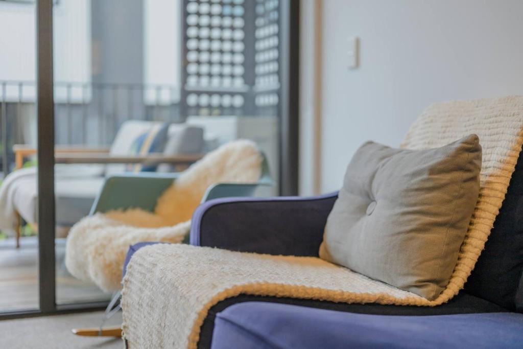 2BR City Escape on Welles Street - Resim 11