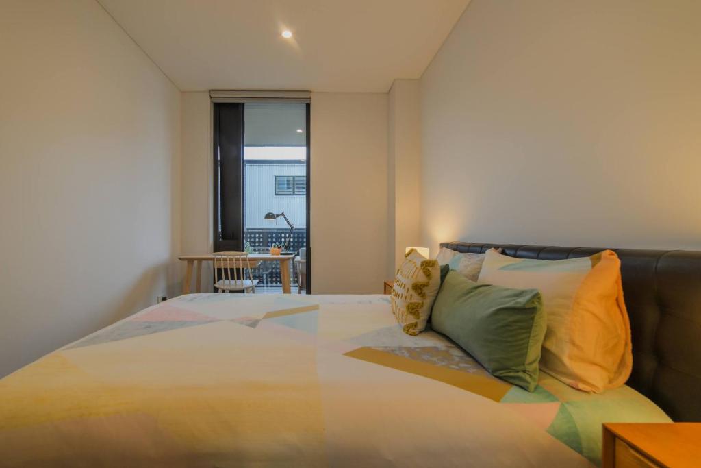 2BR City Escape on Welles Street - Resim 20