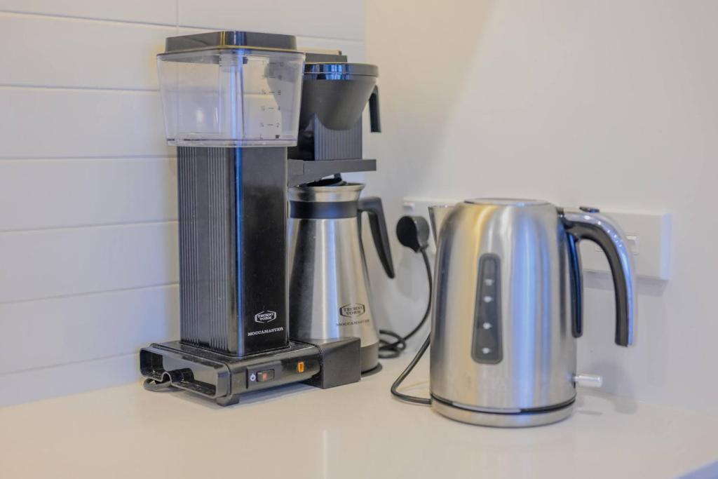 2BR City Escape on Welles Street - Resim 24