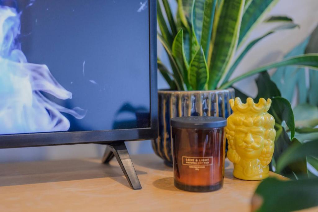 2BR City Escape on Welles Street - Resim 31