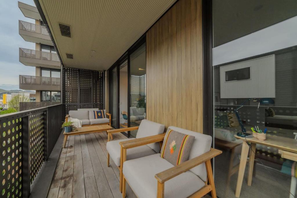 2BR City Escape on Welles Street - Resim 35