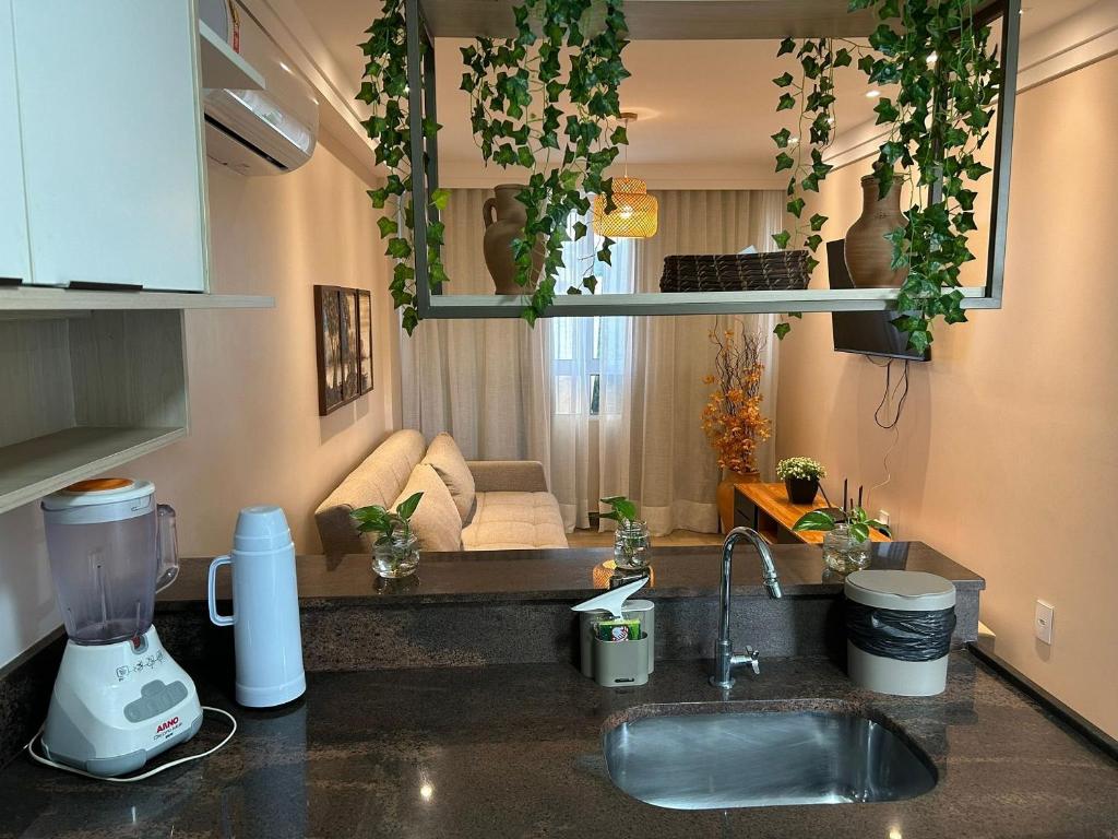 a kitchen counter with a blender on a counter top at Bela Hospedagem - Puerto Ventura, frente mar e ao lado do food park in João Pessoa