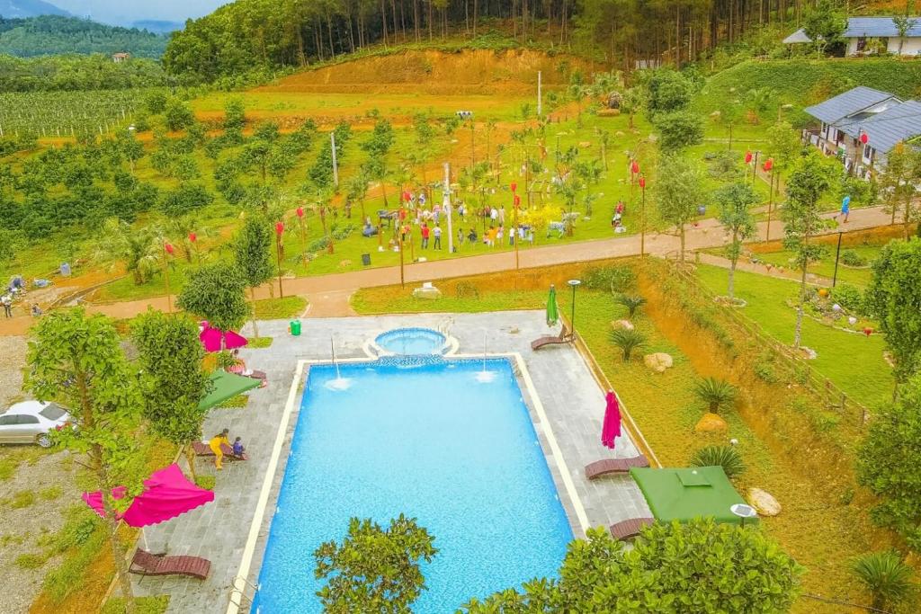 Πισίνα στο ή κοντά στο Phú Lâm Homestay