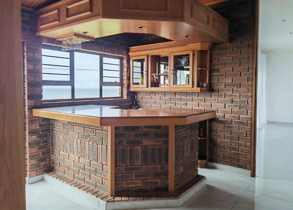 Η κουζίνα ή μικρή κουζίνα στο Ocean View Road Villas