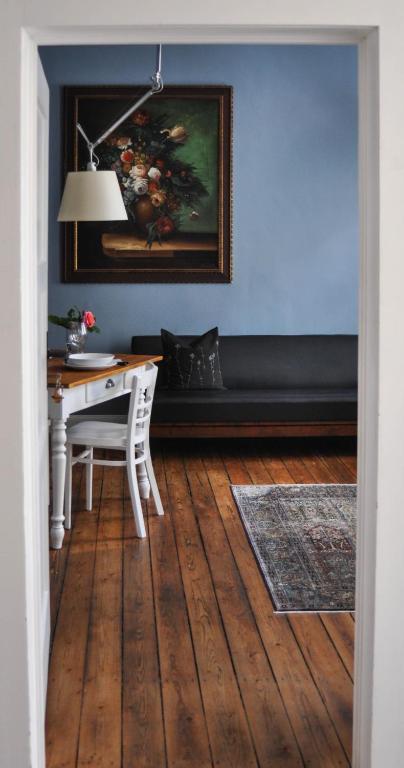 a room with a desk and a painting on the wall at Maison baroque in Blieskastel