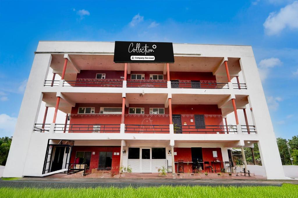 AlānduraiにあるSuper Collection O Isha Yoga Center Coimbatore Formerly Nischala Stayの正面に看板がある建物