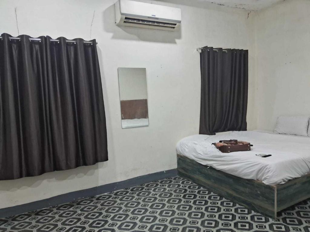 Postel nebo postele na pokoji v ubytování Hotel O Smriti Villa