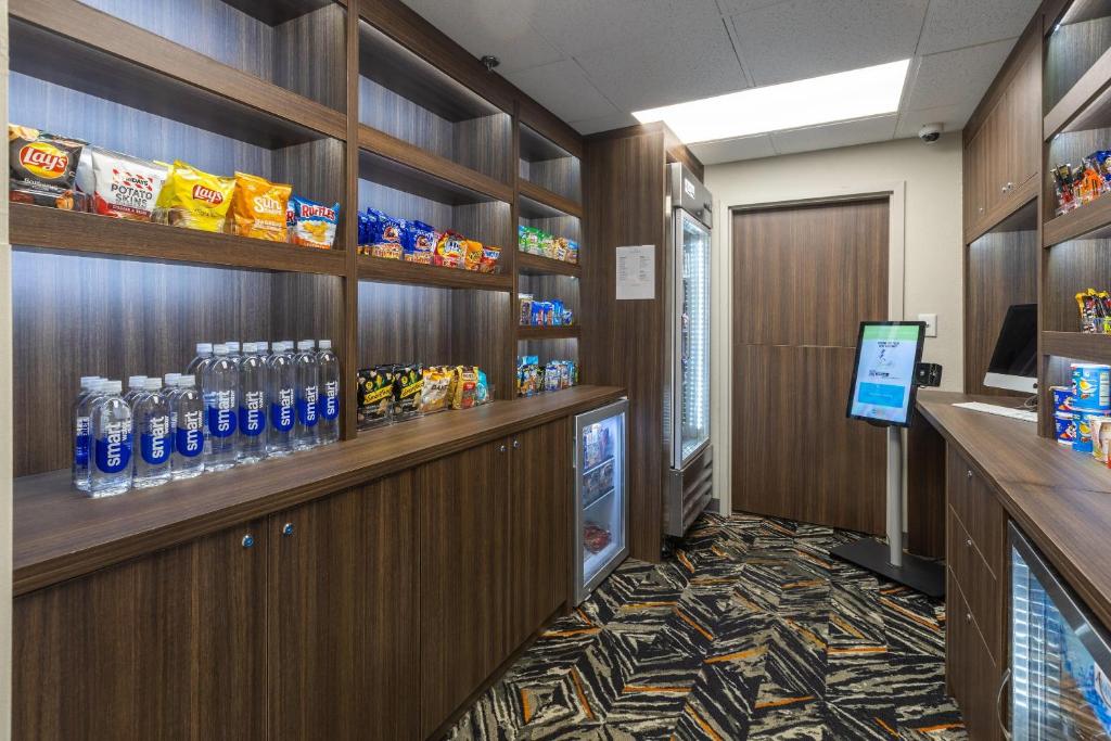 Country Inn & Suites by Radisson, Lake Norman Huntersville, NC photo