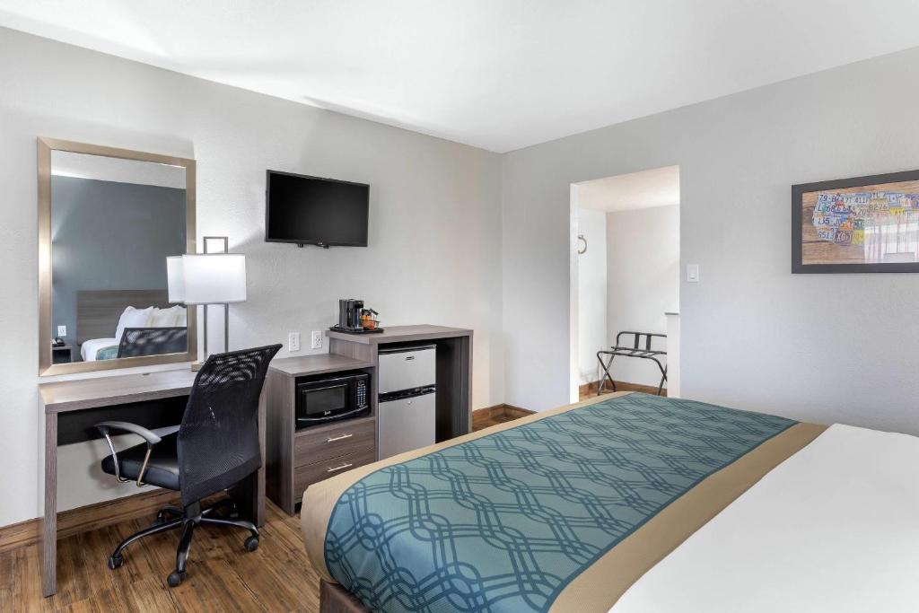Econo Lodge Inn & Suites Socorro photo