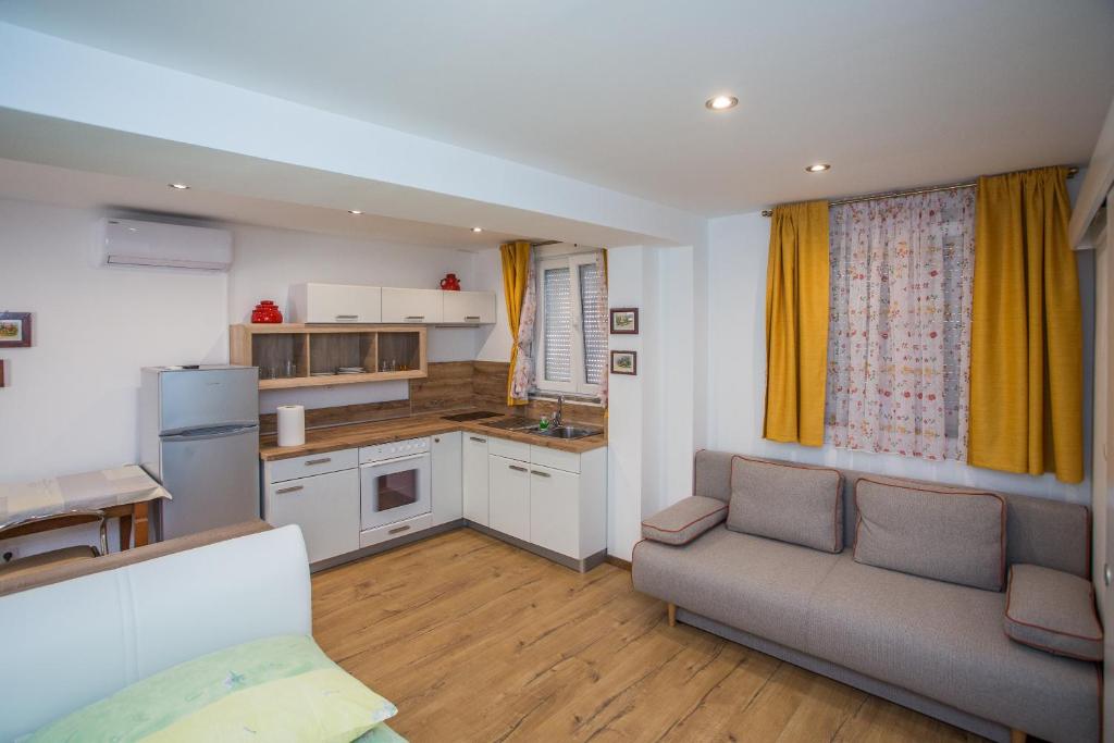 Andrije Buvine Apartments