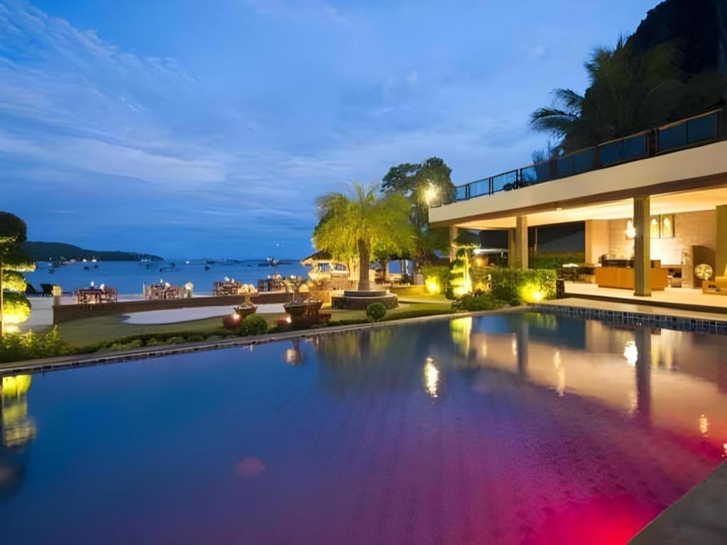 Πισίνα στο ή κοντά στο Phi Phi Nice Beach Hotel Hip