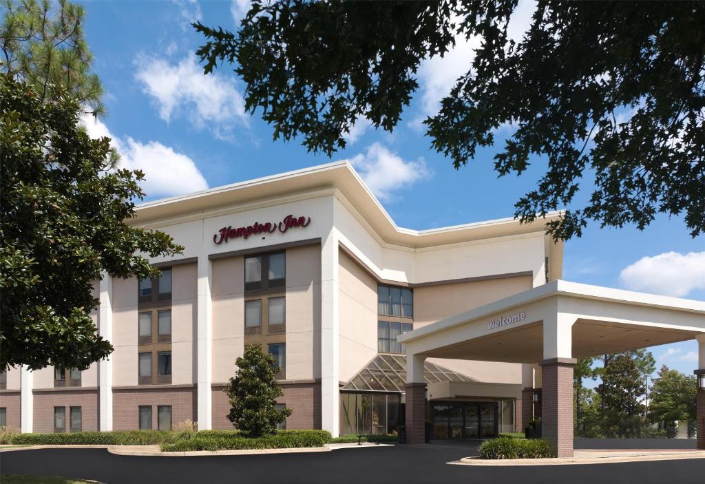 a renderización de un edificio de hotel en Hampton Inn Meridian, en Meridian