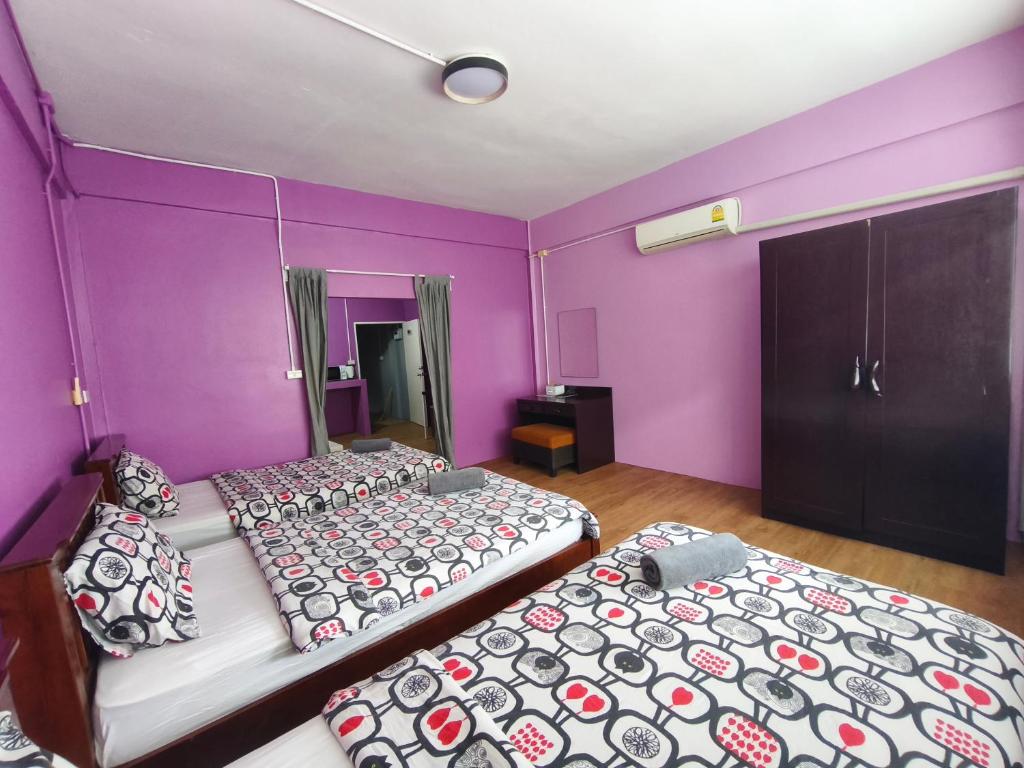 Hello House - Triple Room With Private Bathroom