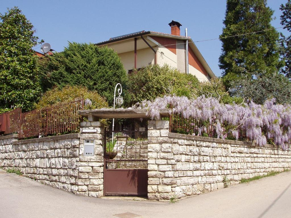 Ogród w obiekcie B&B Il Glicine