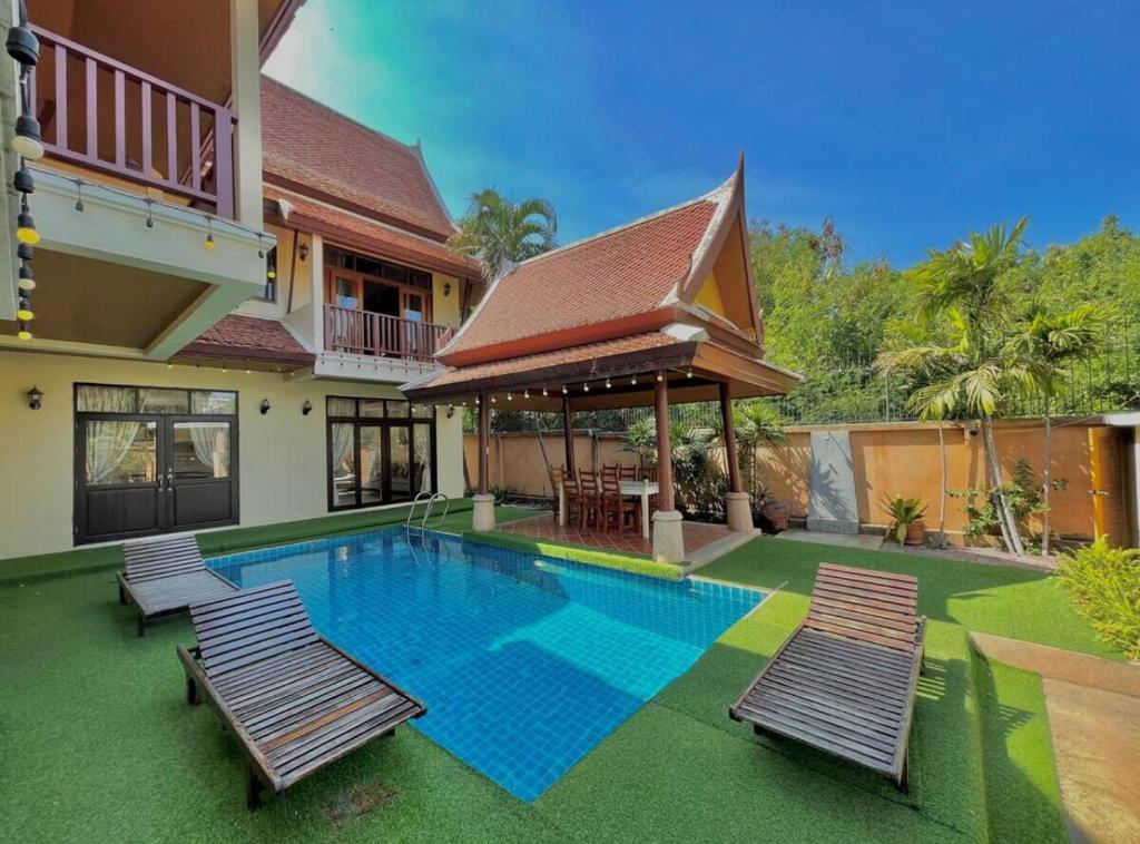 Hồ bơi trong/gần 4 Bed Songthai - 5