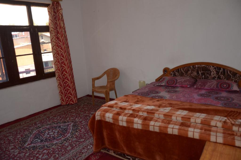 Postel nebo postele na pokoji v ubytování Howrah Guest House