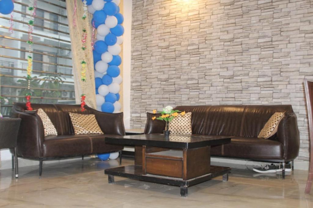 Posezení v ubytování Vrindavan Stays Sunrakh Bangar - सुनरख बांगर