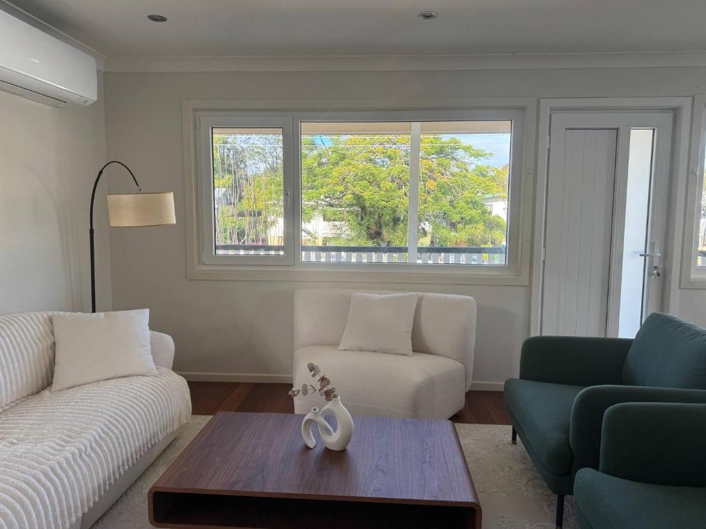 Imagen de la galería de Room in a Lovely House, en Deagon