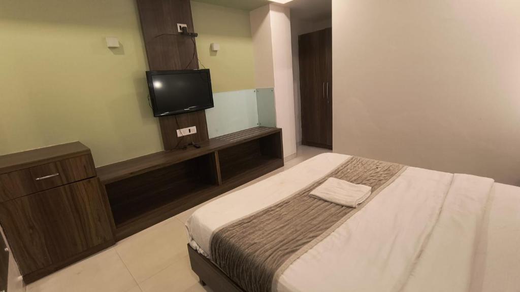 Hotel Coco Goaにあるベッド