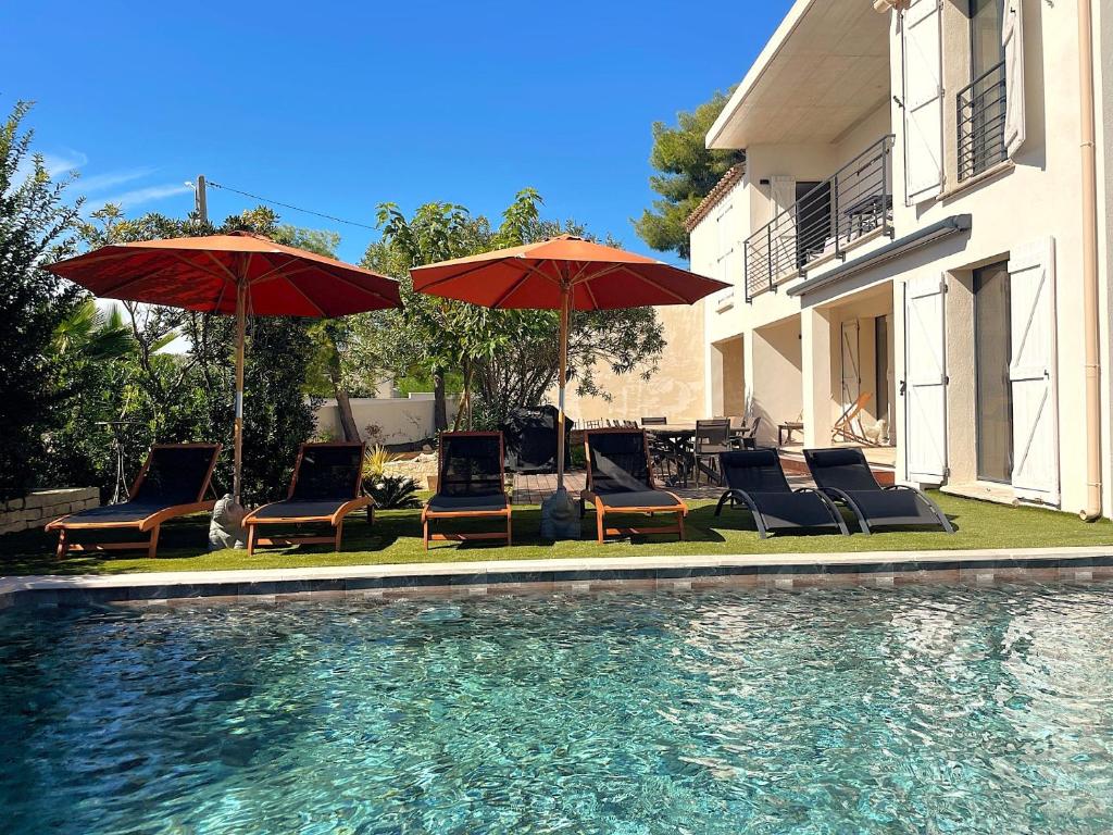 Hồ bơi trong/gần Villa Perle d'Azur, standing avec grande piscine chauffée, 400m de la mer