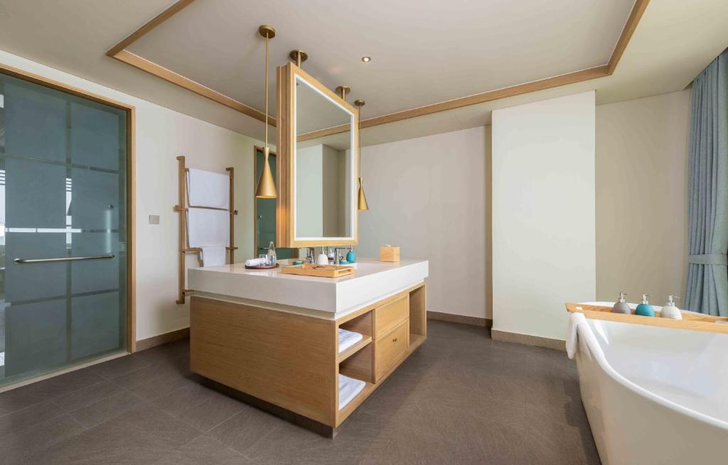Ocean View Twin Suite with Balcony – Spa Inclusive
