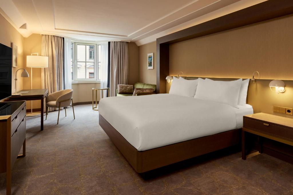 
Family Plaza King Room
