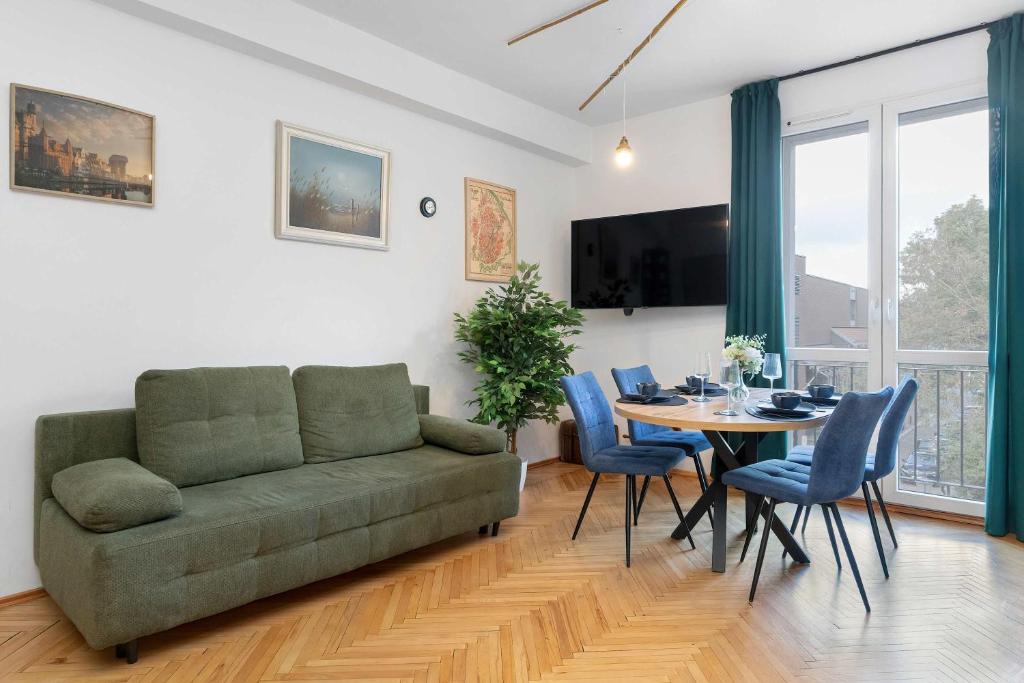 Istumisnurk majutusasutuses Stylish Korzenna Apartment Perfect for Remote Work with an Excellent Location by Noclegi Renters