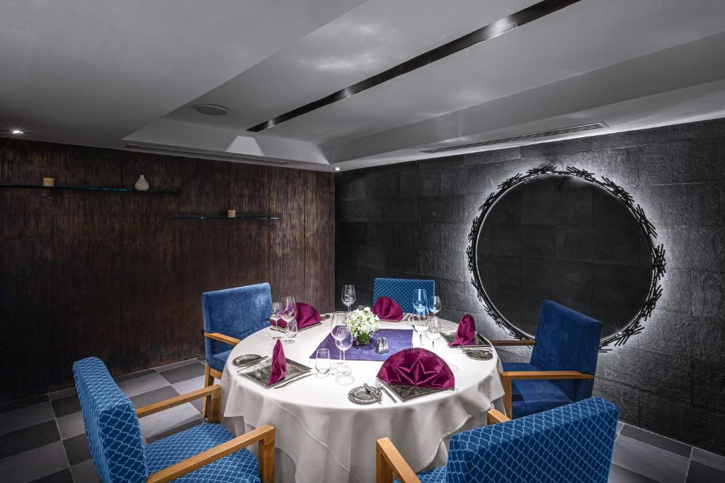 Royal Wing Suites & Spa Pattaya - Resim 43