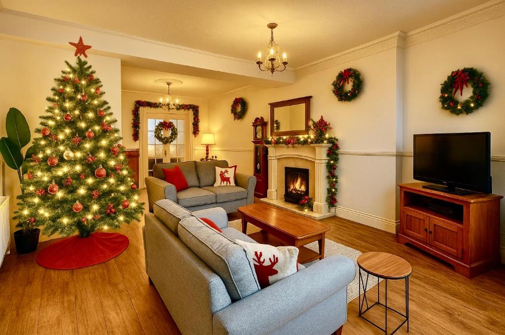 Televiisor ja/või meelelahutuskeskus majutusasutuses Luxury 5-Bed Home in Nicholson, Close to Sheffield City Centre, Jacuzzi, BBQ, Parking & Wi-Fi, Sleeps 10