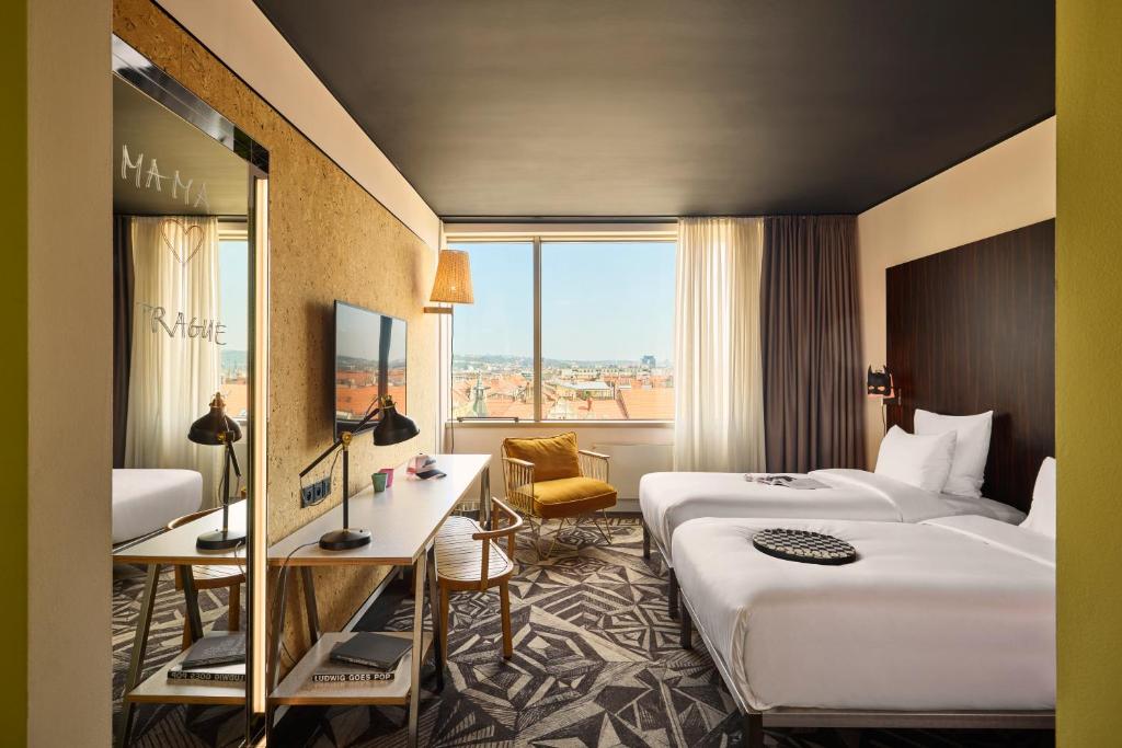 
Large Mama Twin Room
