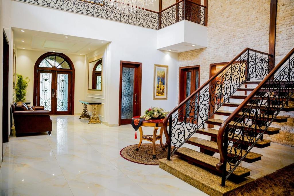 Φωτογραφία από το άλμπουμ του Spacious 5BR Luxury Family Home στη Λαχόρη