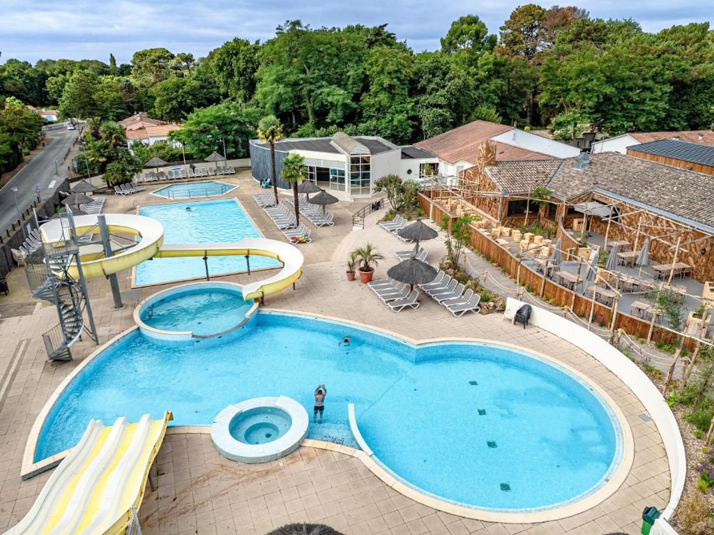 an overhead view of a pool at a resort at Flower Camping Au Bois des Biches in Saint-Hilaire-de-Riez
